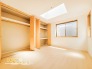 トップライトによりあたたかな光を感じることができる洋室は寝室やお子様のお部屋など用途によっても充実の快適空間をもたらしてくれます。

