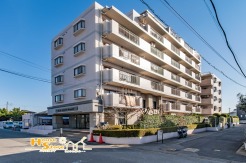 本日ご内覧いただけます。社用車による無料送迎サービスもご用意しておりますので、どうぞお気軽にお問い合わせください。上質な住まいの魅力を、ぜひ現地でゆっくりとご体感ください。
