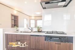 食洗機やスライド式収納など機能的な設備が搭載されたシステムキッチンは作業効率をアップでき、家事負担の軽減にも一役買ってくれます。

