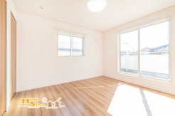 採光を感じることができる洋室は寝室やお子様のお部屋など用途によっても充実の快適空間をもたらしてくれます。