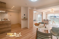 16.5帖のリビングはご家族そろってゆったりと過ごせるゆとりの広さ。インテリアを自由に楽しんだり、ご家族やお子様とのひと時を大切にしたり、日常の１ページを彩る素敵な住空間です。
