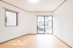 リビングはあたたかな日差しの降り注ぐ居心地の良い住空間に仕上がりました。いこいの場に相応しくご家族との会話も自然とはずむ仕様です。

