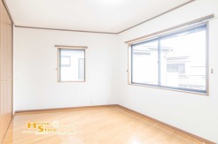 快適な2面採光のお部屋はやわらかな日差しと風通しを存分に感じながらゆったりとした時間をお過ごしいただけます。
