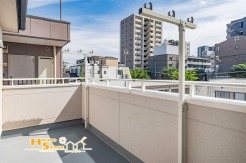 ゆったりと広さをもたせたワイドバルコニーは２部屋からアクセスできるためスムーズな動線を実現できます。