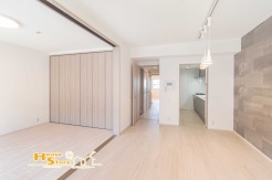 隣室を開放することでリビングはご家族が全員集まってゆったりと過ごせるゆとりの広さになります。インテリアを自由に楽しんだり、ご家族やお子様とのひと時を大切にしたり、日常の１ページを彩る素敵な住空間です。

