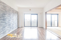 生活の中心となるリビングはあたたかな日差しの降り注ぐ居心地の良い住空間です♪コミュニケーションが自然と弾むような仕様は、住む人に笑顔をという想いが込められています。
