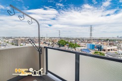 南東向きバルコニーはたっぷりの陽光に恵まれ、青空の下でお洗濯物もお布団もフカフカに乾かせます♪
