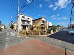 徒歩圏内にはスーパーやホームセンターなど商業施設が充実しており、生活利便性良好です♪