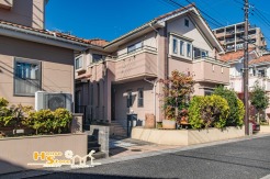 約37坪のゆったりとした敷地！南西向き２面バルコニー、隣家との間隔もあり、陽当りの良いオウチです。新規リフォーム済みにより快適なお家に生まれ変わりました。