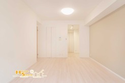 広々としたリビングはあたたかな日差しの降り注ぐ居心地の良い住空間に仕上がりました。いこいの場に相応しくご家族との会話も自然とはずむ仕様です。

