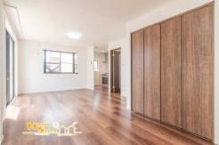 約17帖のリビングはご家族が全員集まってゆったりと過ごせるゆとりの広さ。インテリアを自由に楽しんだり、ご家族やお子様とのひと時を大切にしたり、日常の１ページを彩る素敵な住空間です。
