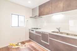 ゆとりの広さを確保したキッチンは窮屈さを感じることなくご家族と共同でのお料理にも適してます。
