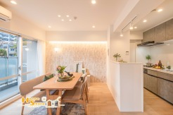 ダイニングとキッチンが一体となった使い勝手の良い空間。配膳や後片付けがスムーズで、忙しい毎日の家事時間を効率よくサポートしてくれます。　※家具調度品は見本となります。