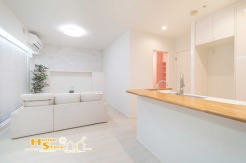 対面式キッチンと向き合うダイニングなら、食器や食材の移動もスムーズ。毎日の家事を快適にし、暮らしの心地よさを高める空間です。
