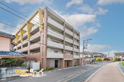 内覧をご希望の方は、事前にお問い合わせください。社用車による無料送迎サービスもご利用いただけますので、お気軽にご相談ください。
