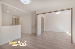 隣接している洋室とつなげると約19帖になるゆとりあるリビング。家具配置の自由度も高く、快適な住空間が広がります。