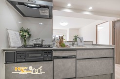 新規交換されたシステムキッチンは、お手入れがしやすく使い勝手も良好。きれいなキッチンで、お料理の時間も楽しくなりそうです。