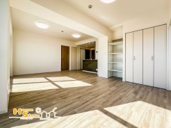 生活用品やお掃除道具をリビング収納にまとめることで、片付けや掃除がスムーズに。整理整頓しやすく快適な居住空間を実現します。
