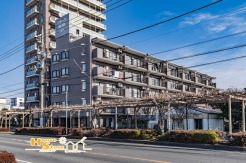 大規模工事実施の新耐震基準マンション。新規リフォーム済みの３階部分は南向きで採光良好！毎日の暮らしに最適な３LDKの住まいです。
