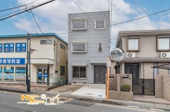 東武野田線『大和田』駅徒歩２分の通勤通学に最適な好立地。商業施設や教育施設も無理なく利用できる徒歩圏内で利便性良好です。