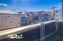 2部屋からアクセスできる続きバルコニーは、広さと開放感が魅力。通風・採光に優れ、洗濯物が多い日も効率よく乾かせます。