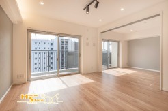 南向きのリビングは、自然光と心地よい風が通る明るい空間。住まいの中心となる場所だからこそ、快適に過ごせるのが魅力です。