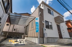 大切なお車を雨や風、直射日光などから守るカーポート1台分を確保。日々の乗り降りもしやすく、快適なカーライフを支えてくれます。