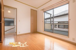 各居室として使いやすい洋室は、ベッドやデスクの配置がしやすく、自分だけの落ち着いた時間を過ごせるプライベート空間。シンプルな間取りだからこそ、ライフスタイルに合わせたレイアウトが可能です。