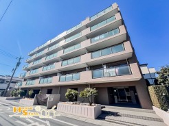 南東向きバルコニーで日当たり良好のマンションです。内覧をご希望の方は、お気軽にお問い合わせください。また、社用車によるご自宅や最寄り駅からの無料送迎サービスもご利用いただけます。初めてのマイホーム探しも、しっかりとサポートいたします。
