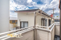 リビングに面したバルコニー。広さと開放感により通風・採光を実現し、洗濯物が多い日も効率よく乾かせます。