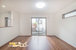 キッチンと向い合せのダイニングスペースは、食器類を運ぶ負担が少なく済み、ご家族みんなが家事に参加しやすいのが魅力的です。
