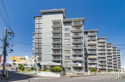 東武伊勢崎線『北越谷』駅徒歩2分の駅チカ好立地。スーパーやコンビニも身近に揃い、毎日の暮らしに便利な住環境です。