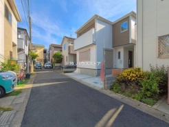 草加市稲荷６丁目