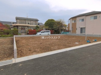 草加市谷塚町1142番　1-A号棟