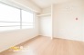 お部屋は採光と通風が考えられた居心地のいい空間設計♪全居室収納付きのためスッキリとしたレイアウトを考えることができます♪
