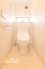 毎日使いやすい便利な仕様の温水洗浄トイレは、掃除がしやすくいつも清潔な空間に保てます♪
