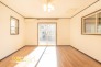 一体感のあるリビングとキッチンは、お料理中もお子様から目を離してしまう心配がないので子育て中の方も安心！ご家族全員が家事参加しやすく、コミュニケーションもとりやすい仕様です♪
