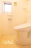 毎日使いやすい便利な仕様の温水洗浄トイレは、清掃がしやすくいつも清潔な空間に保てます♪
