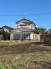 売主にて敷地内樹木伐根、植栽伐採、建物解体後に更地渡し致します。