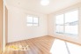 採光を感じることができる洋室は寝室やお子様のお部屋など用途によっても充実の快適空間をもたらしてくれます。