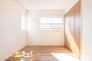 お部屋は採光と通風が考えられた居心地のいい空間設計♪全居室収納付きのためスッキリとしたレイアウトを考えることができます♪
