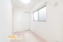リモートワークやお子様のお部屋などライフスタイルに合わせて様々な用途にご活用いただける居室。自由にカスタマイズすることで、自分だけのプライベート空間にすることができます。