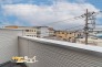 広々としたバルコニーはたっぷりの陽光に恵まれ、青空の下でお洗濯物もお布団もフカフカに乾かせます。

