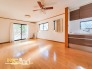 ご家族が集まってゆったりと過ごせる15帖のリビングは日常の１ページを彩り素敵な住空間に♪
