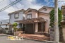 周辺は交通量の少ない閑静な住宅街なので小さなお子様のいるご家庭でも安心です。商業施設や教育施設も徒歩圏内で生活利便性良好♪

