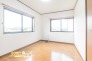 お部屋は採光と通風が考えられた居心地のいい空間設計。全居室収納付きのためスッキリとしたレイアウトを考えることができます。
