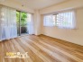 快適な2面採光のお部屋はやわらかな日差しと風通しを存分に感じながらゆったりとした時間をお過ごしいただけます。
