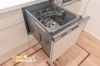 忙しい家事時間に嬉しい食器洗浄乾燥機付き！時間のかかる後片付けをサポートしてくれる頼もしい設備で、家事の負担をぐっと軽減できます。