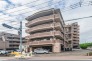 新規リフォーム済みの快適な住まい！南東角部屋につき日当たり・通風良好です。マンションには越谷湯元温泉を浴室で利用できるサービス有（１住戸１日180ℓ）。落ち着く我が家で、旅行気分を味わえます。
