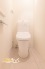 温水洗浄タイプのトイレは、快適さと清潔さを両立。使いやすいデザインで、便座の快適機能も備わり、毎日の生活がより便利になります。

